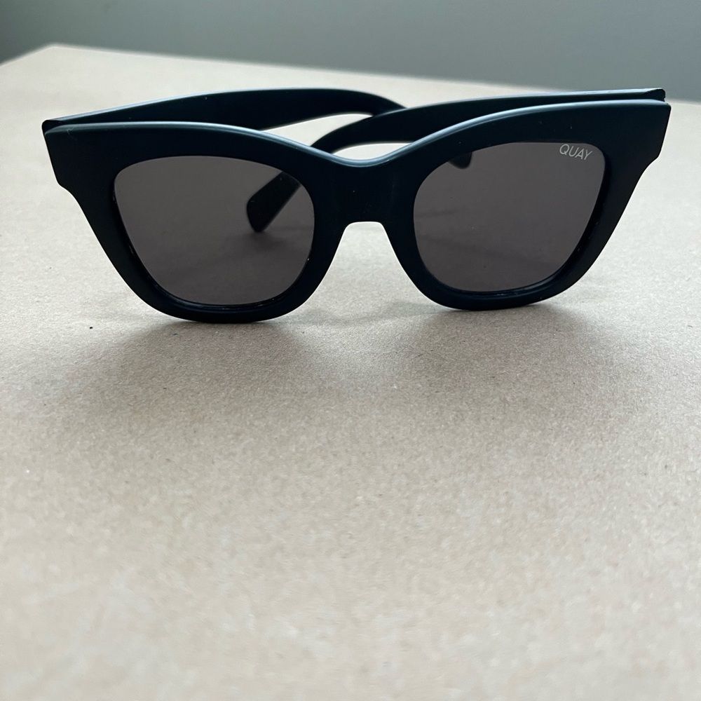 Quay Australia Black Cat-Eye Sunglasses Bold Retro Design